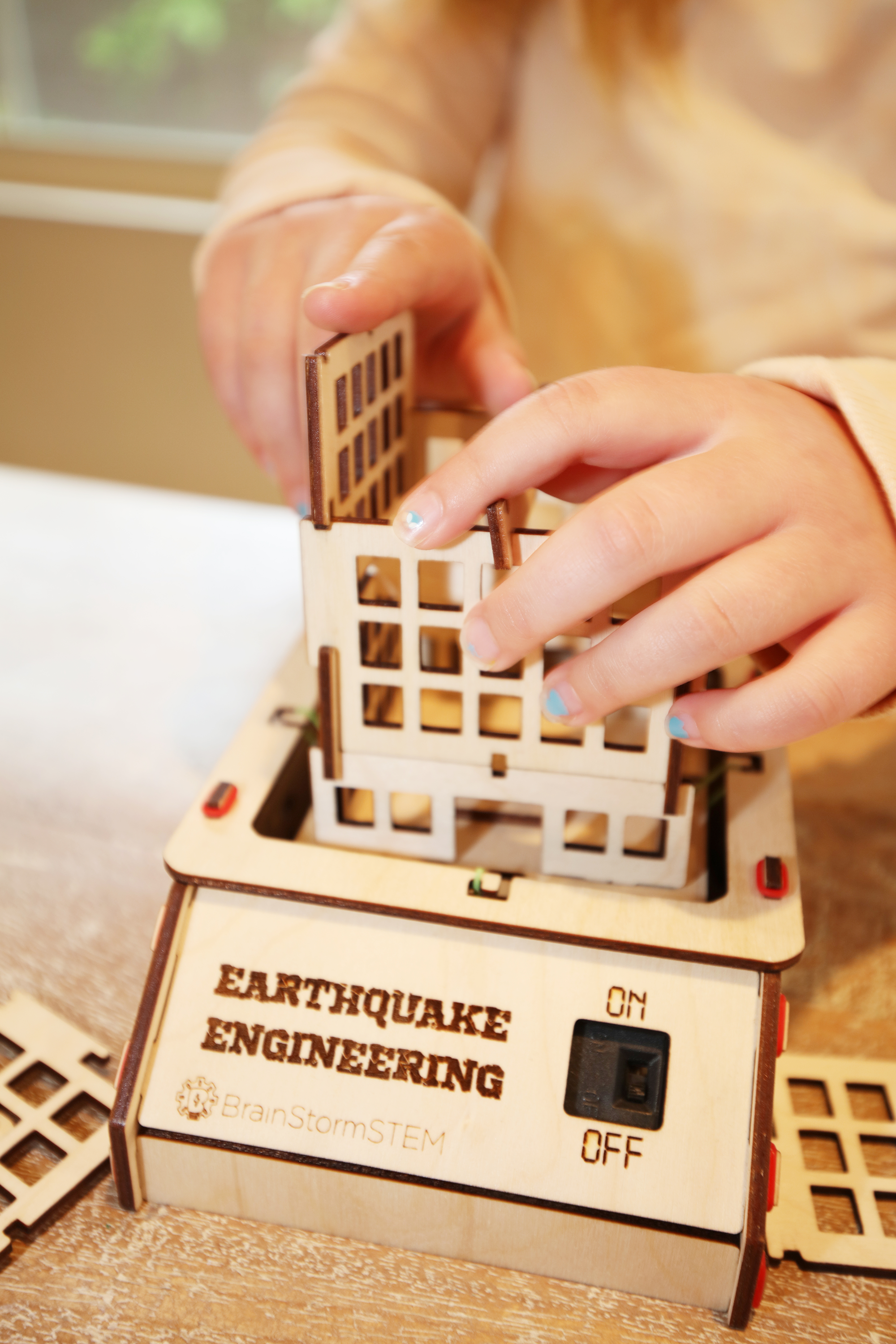 BrainStorm Earthquake Engineering STEM Kit - Classpack (10 Kits + Educator Guide)