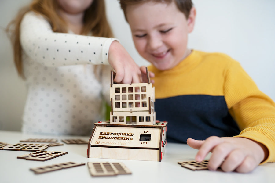 BrainStorm Earthquake Engineering STEM Kit - Classpack (10 Kits + Educator Guide)