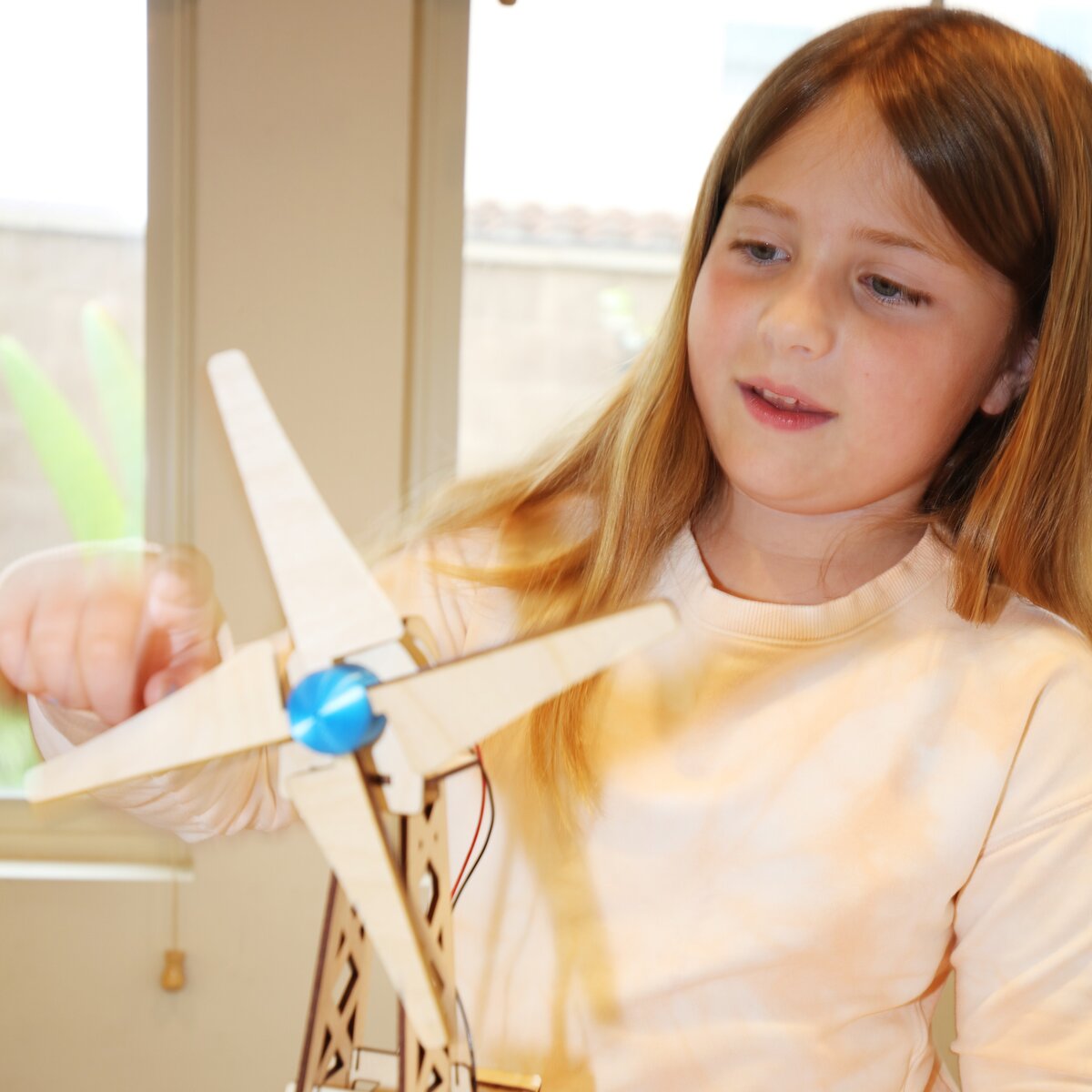 BrainStorm Wind Turbine STEM Kit – Class Pack (10 Kits + Educator Guide)